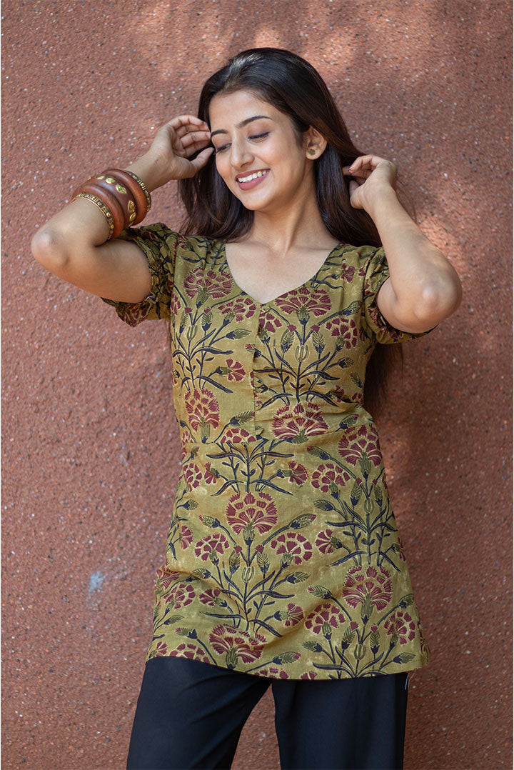 Cotton Top Green V-neck with loop