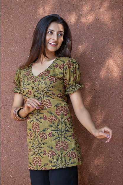 Cotton Top Green V-neck with loop