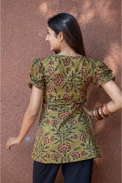 Cotton Top Green V-neck with loop